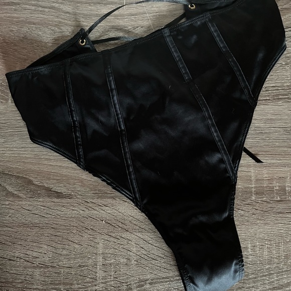 La Senza Lingerie - backless panties - Picture 2 of 2